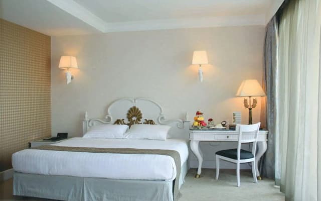 Palace Of The Golden Horses Hotel - photo 4