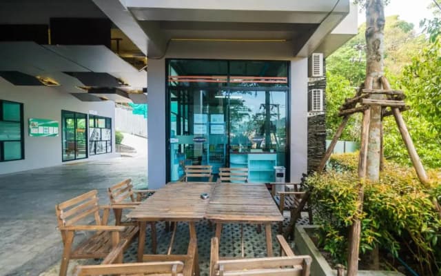 Emerald Terrace Apartments by Lofty - photo 4