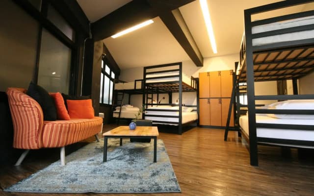 STrips the Poshtel - Hostel - photo 3