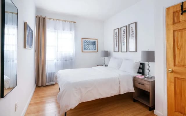 102-1a Best Value 2BR Apt Near Central Park - photo 2