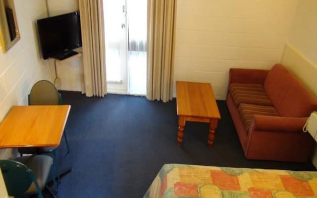 Pathfinder Motel - photo 2