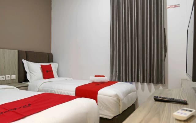 RedDoorz Plus @ Kemayoran 2 - photo 4