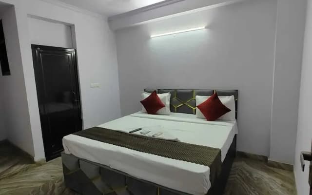 Mauryan Express Hotel Devli Khanpur - photo 2