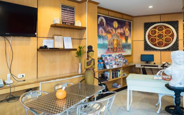 Beehive Magenta Patong Hostel - photo 2