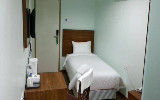 H Boutique Hotel Xplorer Maluri Cheras - photo 3