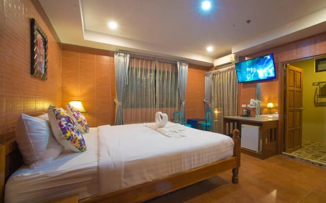 OYO 861 Patong Dynasty Hotel - photo 2