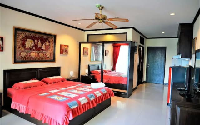 Plaza Residence Jomtien Beach - Large Studio Condo - photo 5