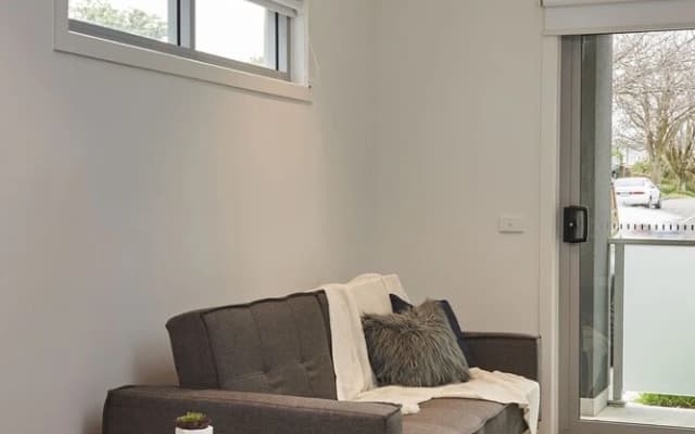 Bright and Updated 1 Bedroom Apartment - photo 5