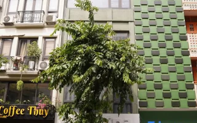 The Windie Home - Bright Corner Room - Street View - Hoan Kiem Lake - photo 3