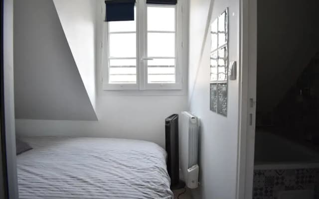 Cosy Renovated 1 Bedroom Apartment in 10th - photo 3