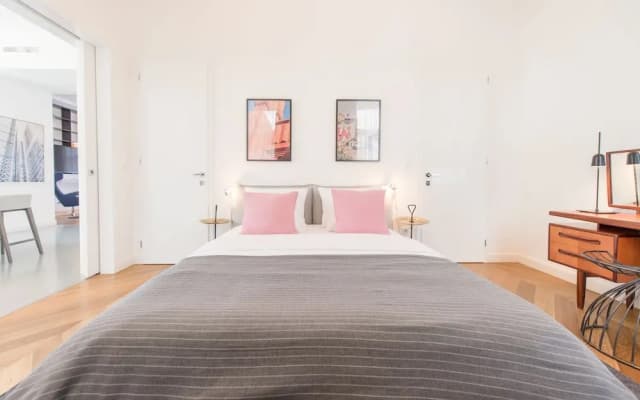Oasis Apartments - Broadway I - photo 4