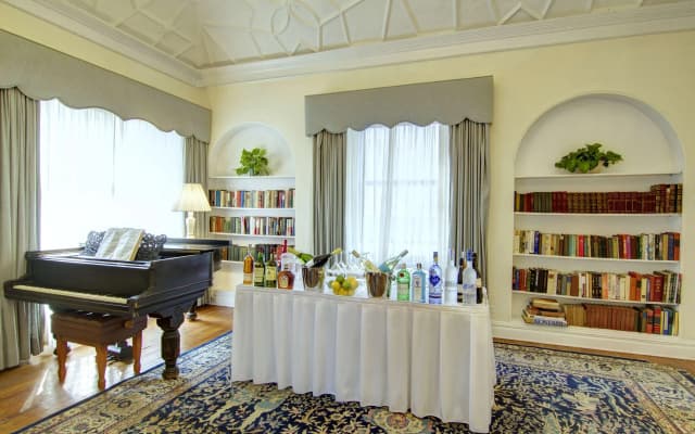 The Roger Smith Hotel - photo 2