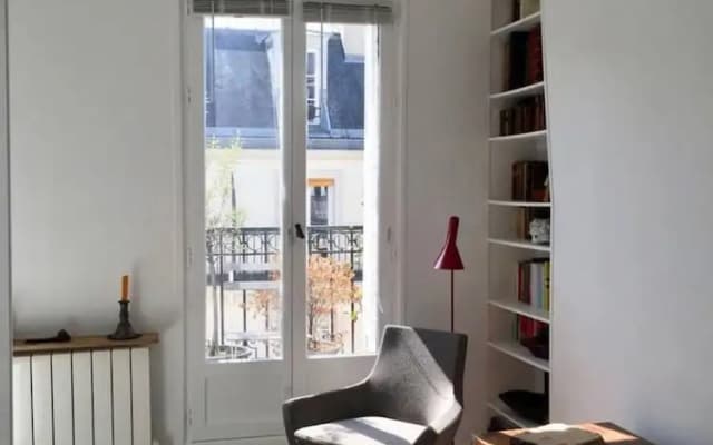 Modern Studio In Paris With Balcony - photo 5