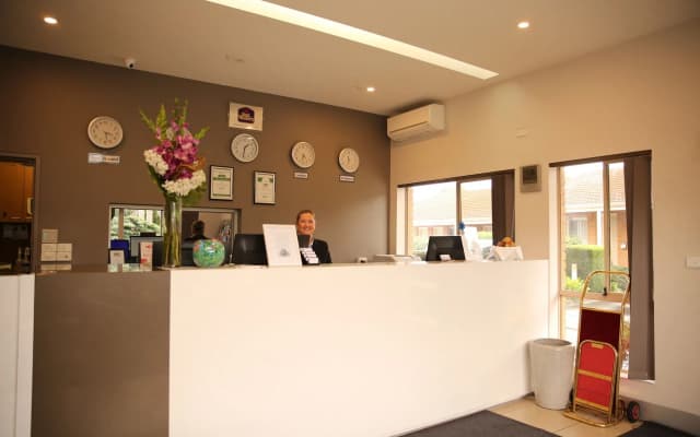 Best Western Airport Motel and Convention Centre - photo 2