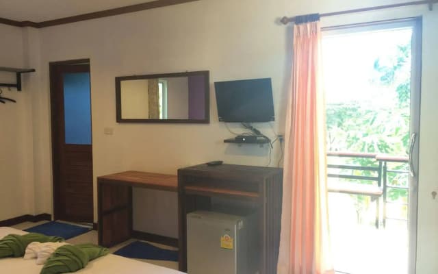Cha-Cha Hotel - photo 2