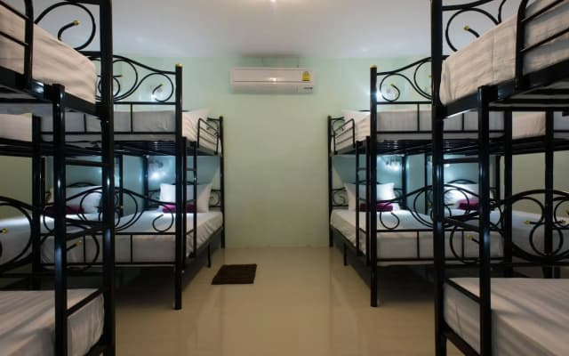 Plan B Hotel - Hostel - photo 4