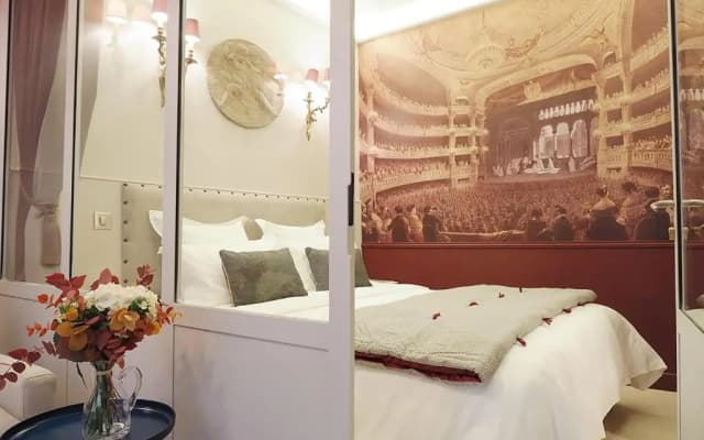 Palais Royal ChicSuites - photo 2