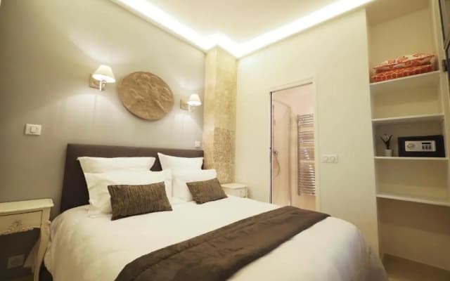 St Germain ChicSuites - photo 4