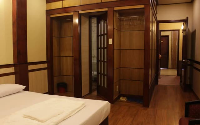 Bee Saigon Hotel - photo 3