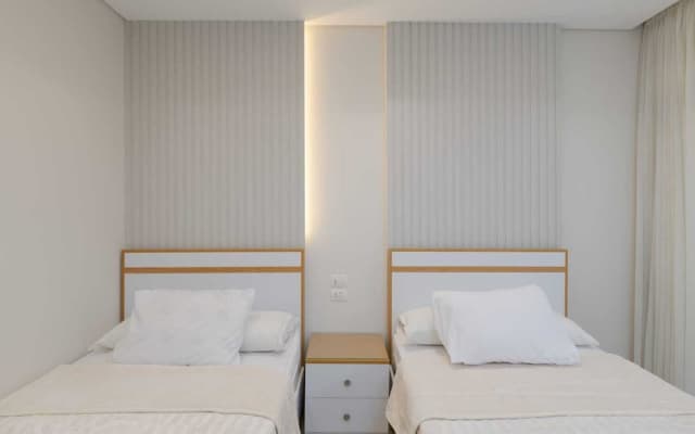 ELITE New Modern 3BR Apartment - photo 2