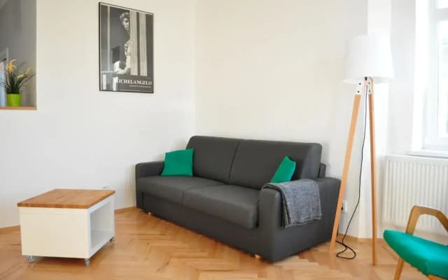 Central-Modern-Apartment - photo 4