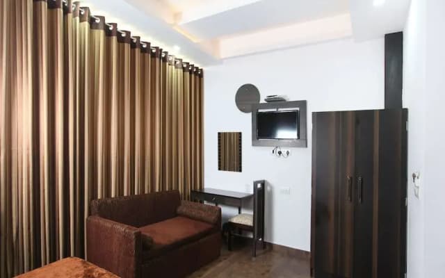 OYO 5385 Paschim Vihar - photo 2