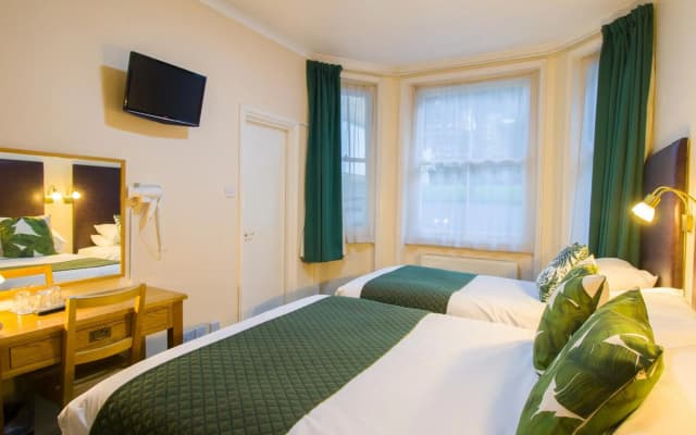 London Town Hotel - photo 3