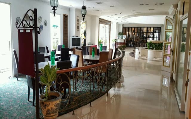 Toeti Roosseno Plaza - photo 2