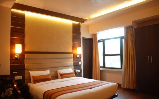 Hotel Metro Heights - photo 4