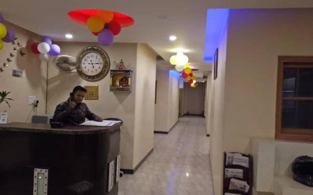 Airport Hotel Mahal - photo 2