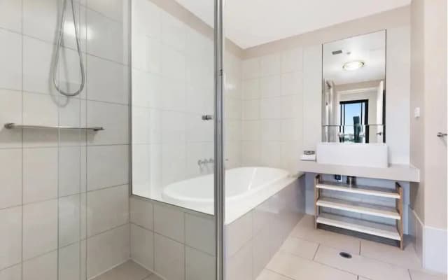 Impeccably Chic 2-bed With Views & Fab Amenities - photo 5