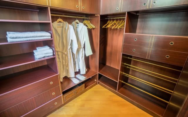 AV Barton Hill - photo 2