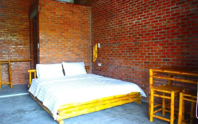 Ba's Garden Beachside Homestay - photo 4