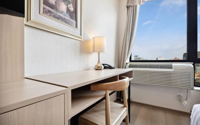 Ramada by Wyndham Flushing Queens - photo 5