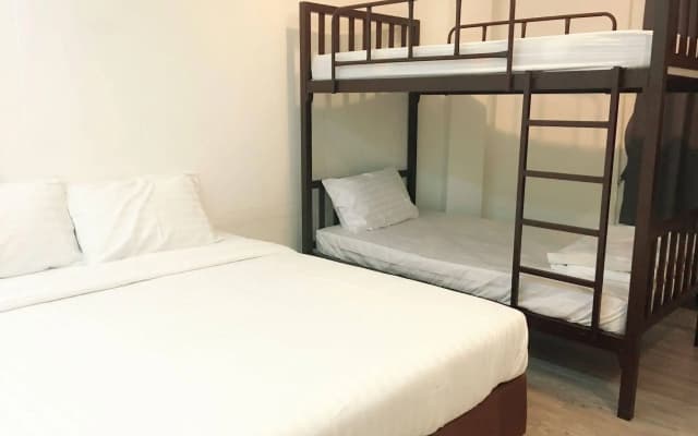 The Rabbits Hole Hostel - photo 2