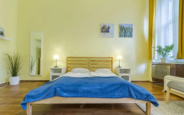 Curry Apartments - photo 2