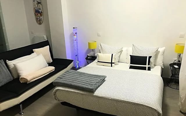 Bravo Murillo Apartment Center - photo 2