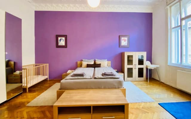 Deco House - Huge central two bedroom - photo 5
