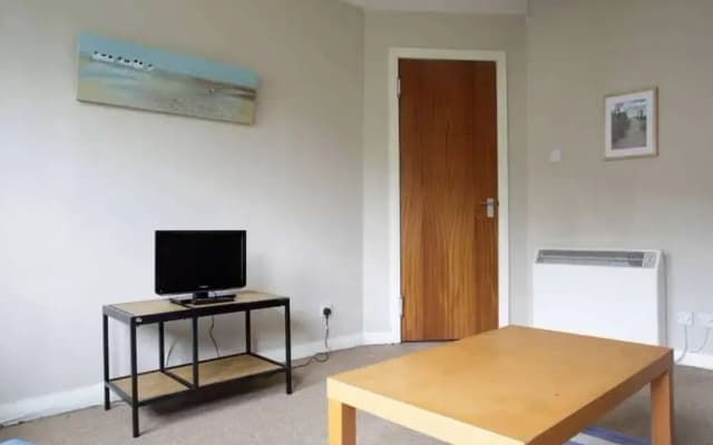 Stylish Apartment at the Edge of Meadows Park - photo 4