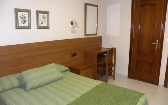 Hostal El Catalán - photo 2