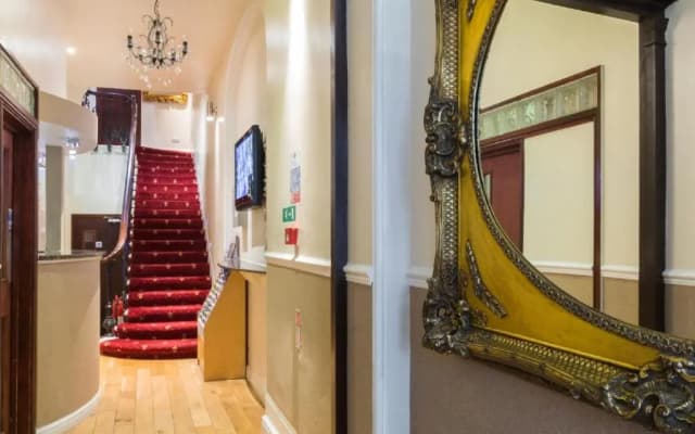Notting Hill Gate Hotel - photo 2