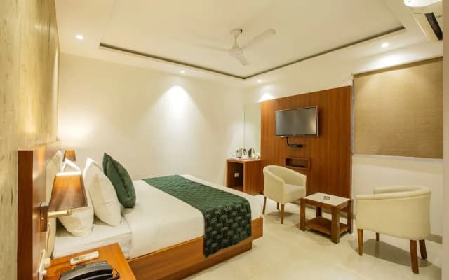 Fabhotel Skye Suites - photo 4
