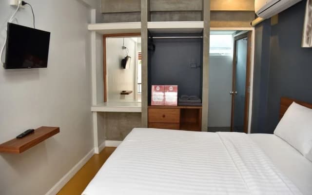 Chula Room & Service - photo 3
