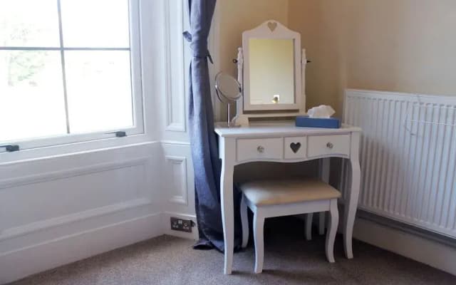 Silver Lining - Gilmore Place Apartment - photo 5
