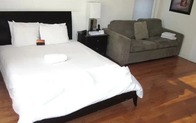 Central Park Apartments - photo 3