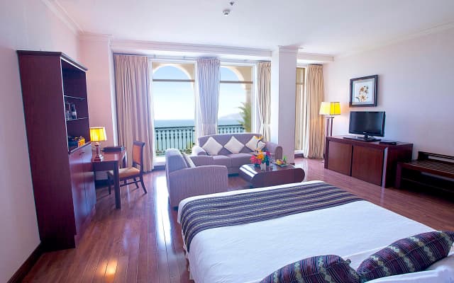 Sunrise Nha Trang Beach Hotel & Spa - photo 2