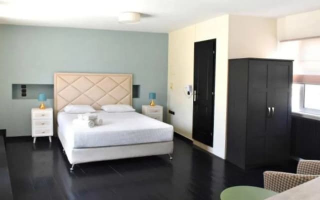 Antisthenes Apartments - photo 2