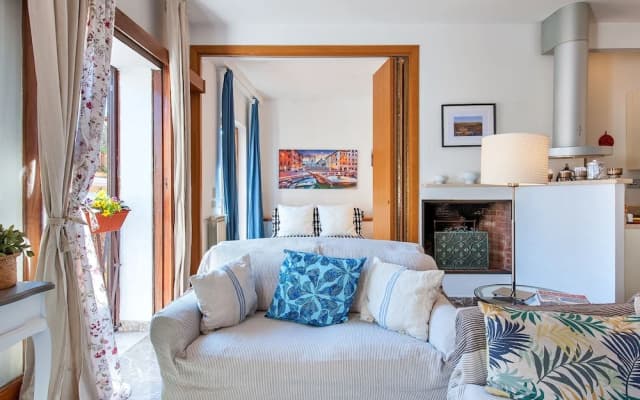 Spanish Steps Apartment - photo 4