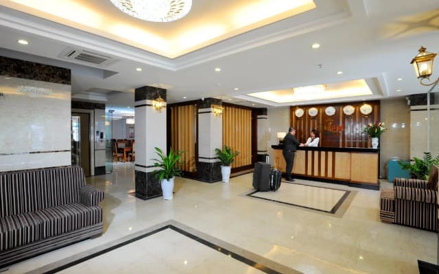 Gallant Hotel - photo 2