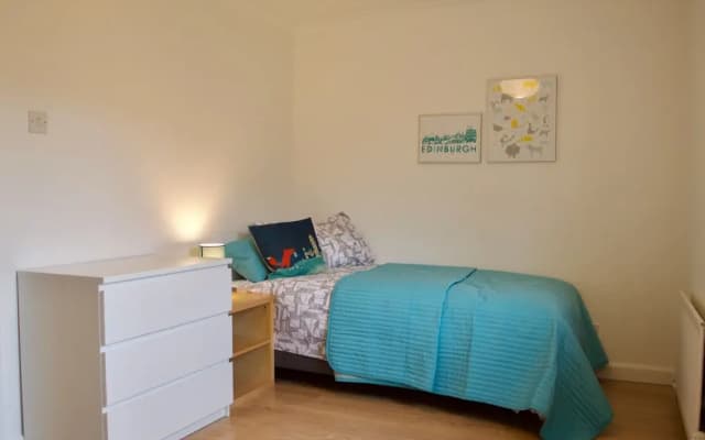 Central Edinburgh Apartment - photo 2